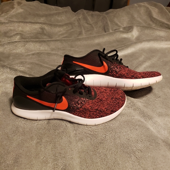 Men's Nikes - Picture 3 of 4